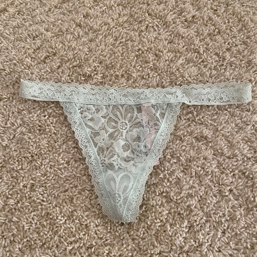 Victoria’s Secret Lace V String Panty NWOT